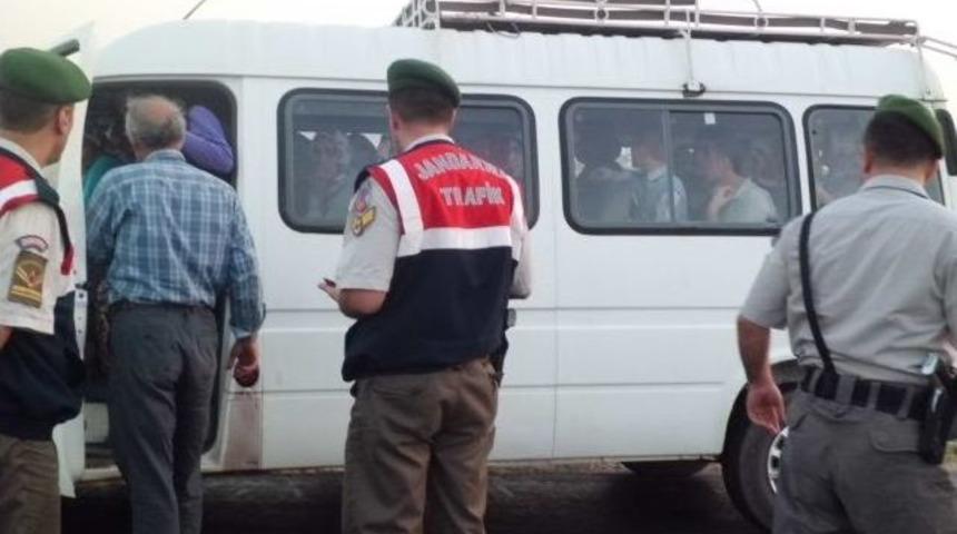 Akhisar'da Jandarmadan Trafiğe Sıkı Denetim