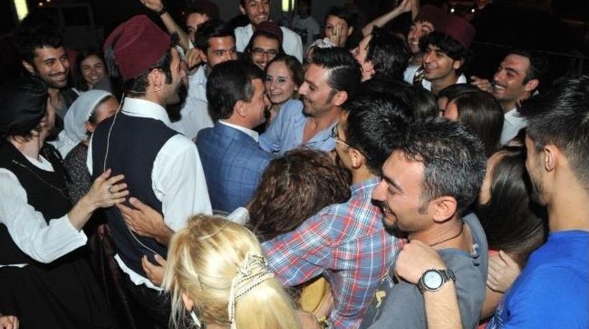 Buca'da Tiyatro G&uuml;nleri'nin Finalı Başkan Tatı'dan