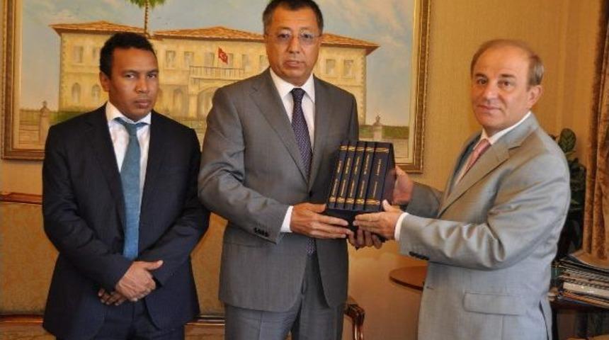 Kazakistan B&uuml;y&uuml;kel&ccedil;isi Vali &Ouml;zt&uuml;rk&rsquo;&uuml; Ziyaret Etti