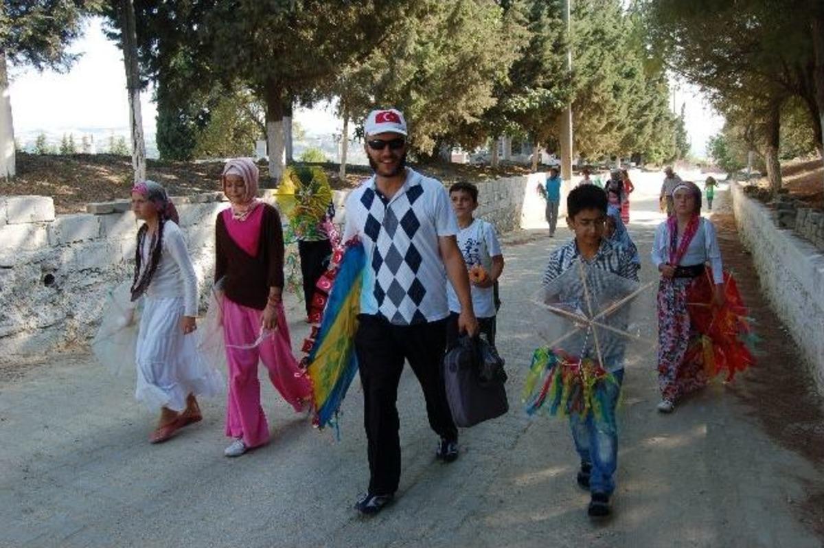 Kur'an Kursu &Ouml;ğrencilerinin U&ccedil;urtma Keyfi
