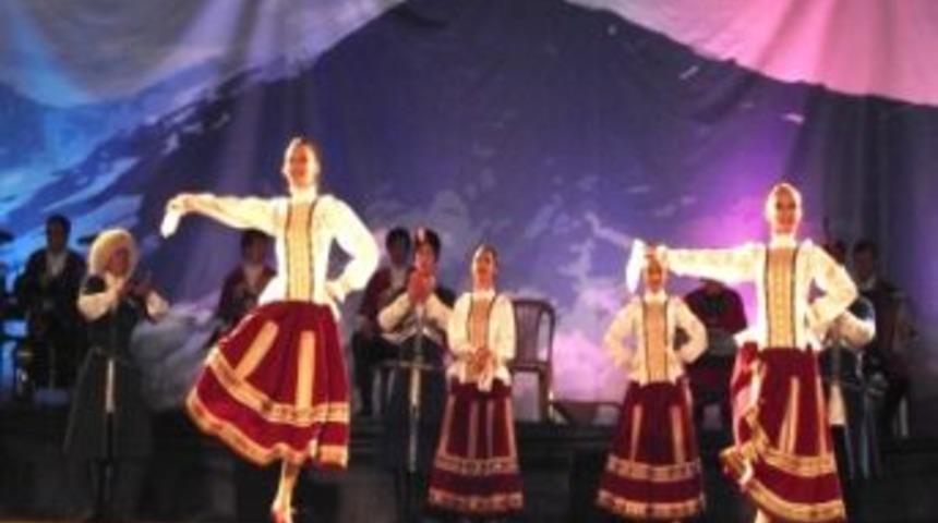 Kocaeli Fuarı'nda Kafkas Dansı G&ouml;sterisi