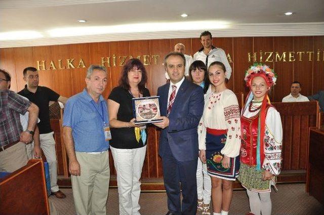 Başkan Aktaş Misafir Folklor Ekiplerini Ağırladı 2