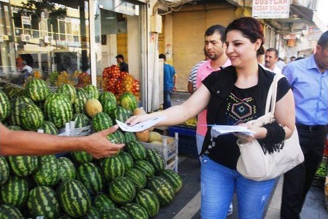 Belediye Başkanı Üniversite Öğrencileriyle Birlikte Çöp Topladı