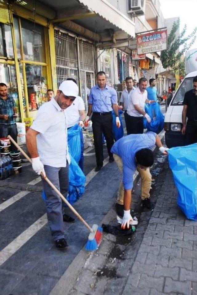 Belediye Başkanı Üniversite Öğrencileriyle Birlikte Çöp Topladı