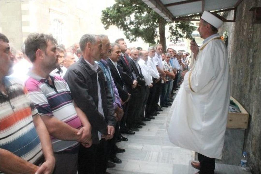Trabzon&rsquo;un Yomra İl&ccedil;esindeki Heyelanda Hayatını Kaybeden Şakire Ateş Son Yolculuğuna Uğurlandı
