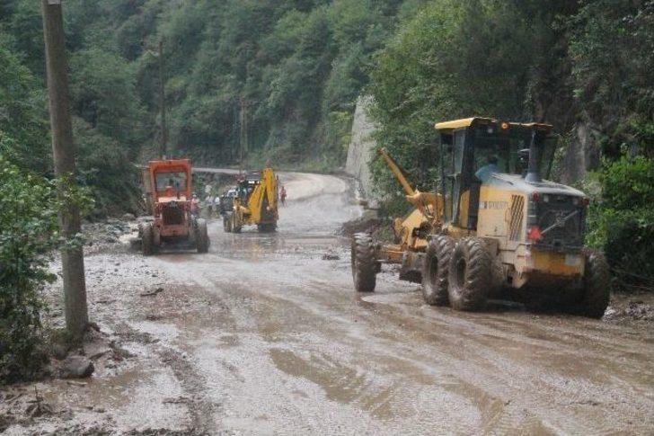 Trabzon’un Yomra İlçesindeki Heyelanda Hayatını Kaybeden Şakire Ateş Son Yolculuğuna Uğurlandı G2