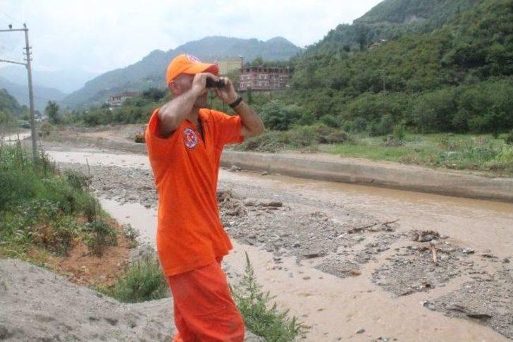 Trabzon’un Yomra İlçesindeki Heyelanda Hayatını Kaybeden Şakire Ateş Son Yolculuğuna Uğurlandı G4