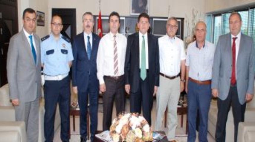 Mustafa Boydak, G&uuml;venlik Trafik Derneği'nin Onursal &Uuml;yesi Oldu