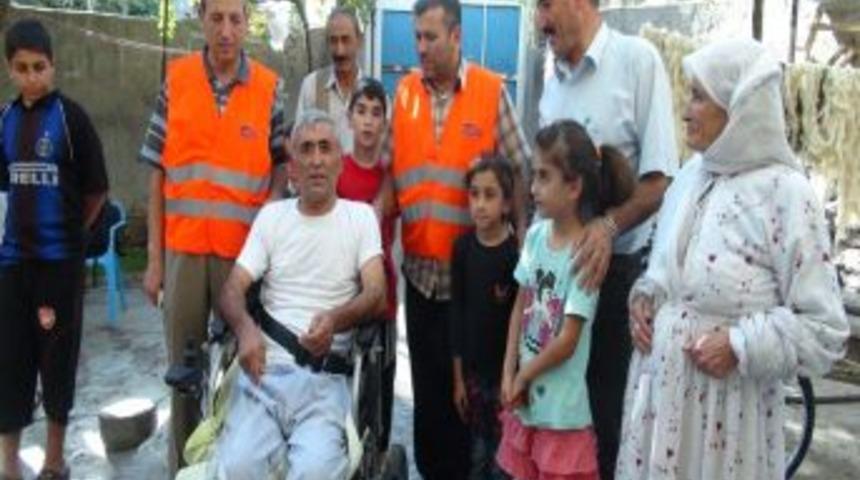 Tekerlekli Sandalye Yardımı Oğulu G&uuml;ld&uuml;rd&uuml;, Anneyi Ağlattı