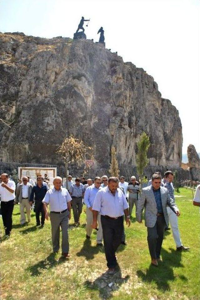 Ferhat İle Şirin’e Mezar Yapıldı