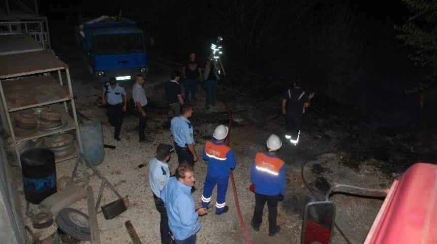 K&uuml;&ccedil;&uuml;k Sanayi Sitesi'nde Korkutan Yangın