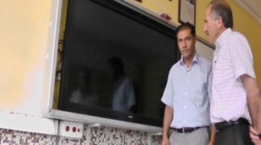 Kulu&rsquo;da Fatih Projesi Kapsamında Liselerde Alt Yapı &Ccedil;alışmaları S&uuml;r&uuml;yor