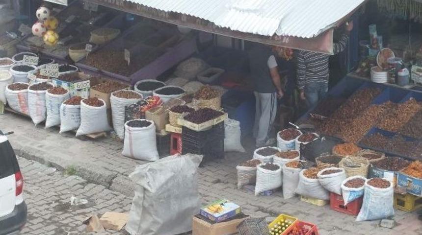 Kars&rsquo;ta Esnafın Kaldırım İşgali Vatandaşı Canından Bezdirdi