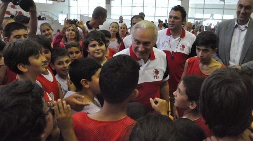 Rıccıardone, Miniklerle Basketbol Oynadı