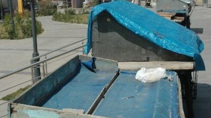 Seyyar Satıcılar Sıcaktan Ka&ccedil;tı