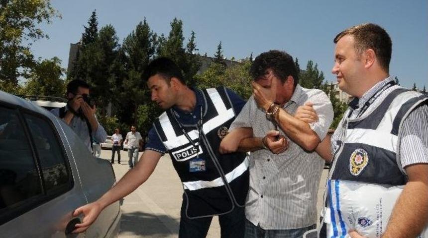 Atm'de Kart Bilgilerini Kopyalayan Emekli Polis Yakalandı