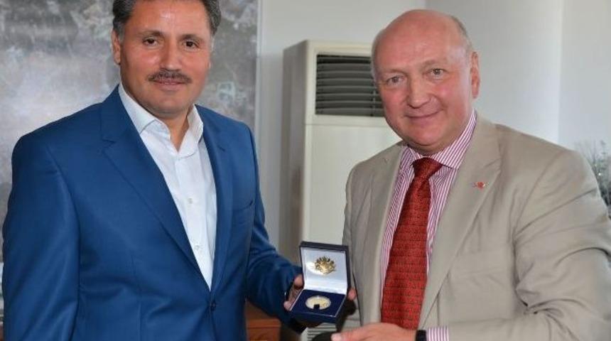 B&uuml;y&uuml;kel&ccedil;ilerden Malatya Belediye Başkanı Ahmet &Ccedil;akır&rsquo;a Ziyaret