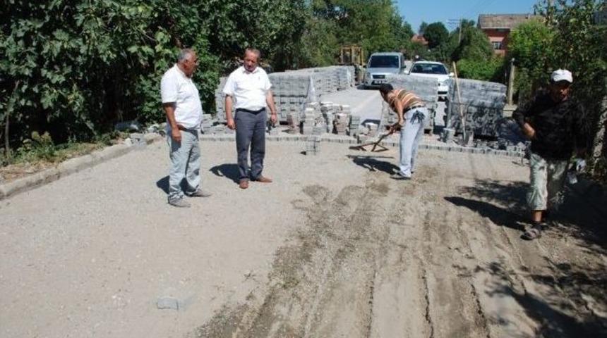 &Ccedil;aycuma&rsquo;da Gemiciler Mahallesinde Bulunan Mezarlık Yoluna Parke Taşı D&ouml;şeniyor