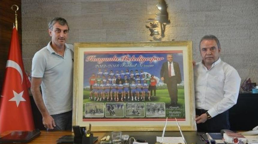 Minik Futbolculardan Başkan B&ouml;cek&rsquo;e Ziyaret