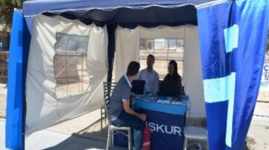 İş Kur Stant Kurarak Tanıtım Ve Bilgilendirme Yapıyor