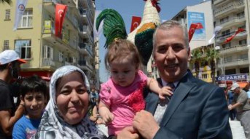 T&uuml;rkiye&rsquo;nin En B&uuml;y&uuml;k Cam Heykeli, Denizli&rsquo;nin Simgesi Horoz Olarak Yapıldı
