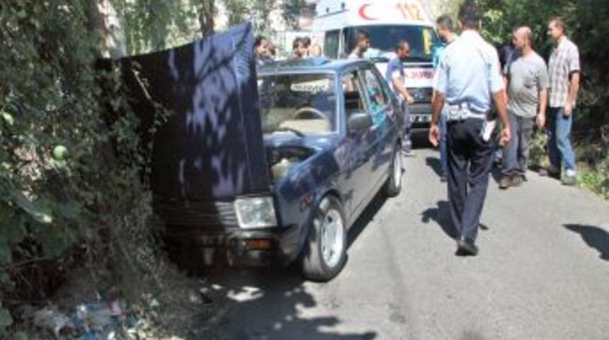 Araca &Ccedil;arpmayayım Derken Direğe &Ccedil;arptı
