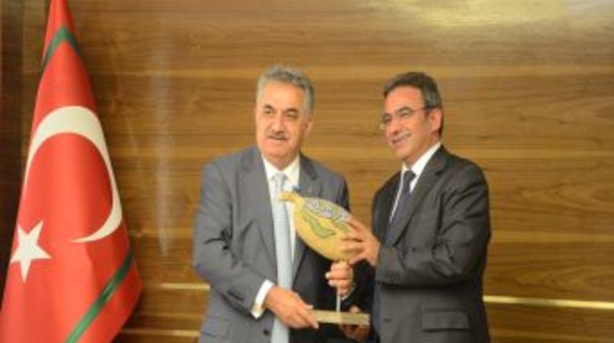 Hayati Yazıcı: BDDK&rsquo;nın Bankaları Sınırlamasını Olumlu Buluyorum