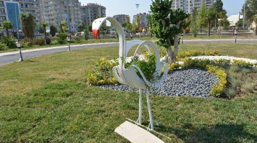 &Ccedil;iğli'de Atık Lastikler Dekoratif &Ccedil;i&ccedil;eklik Oldu