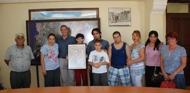 Didim&rsquo;de &Ouml;zel &Ccedil;ocuklardan Didim Kaymakamına Ziyaret.. 1