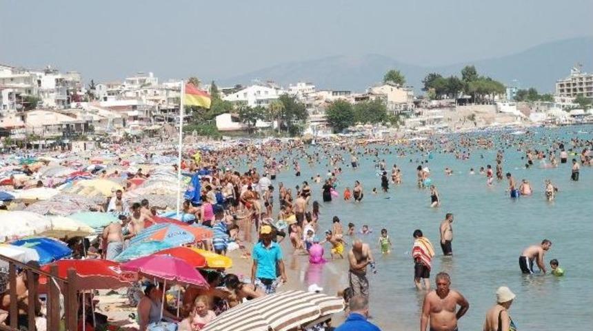 Didim&rsquo;de Ağustos Ayında Deniz Keyfi S&uuml;r&uuml;yor