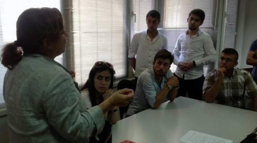 Milletvekili Memecan&rsquo;dan, Başarılı &Ouml;ğrencilere İstanbul Gezisi