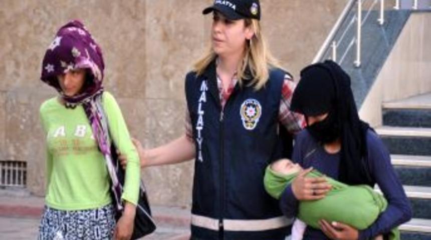 Polis &Ccedil;anta &Ccedil;alan Kadınları Su&ccedil;&uuml;st&uuml; Yakaladı, Mağdur Şikayet&ccedil;i Olmadı