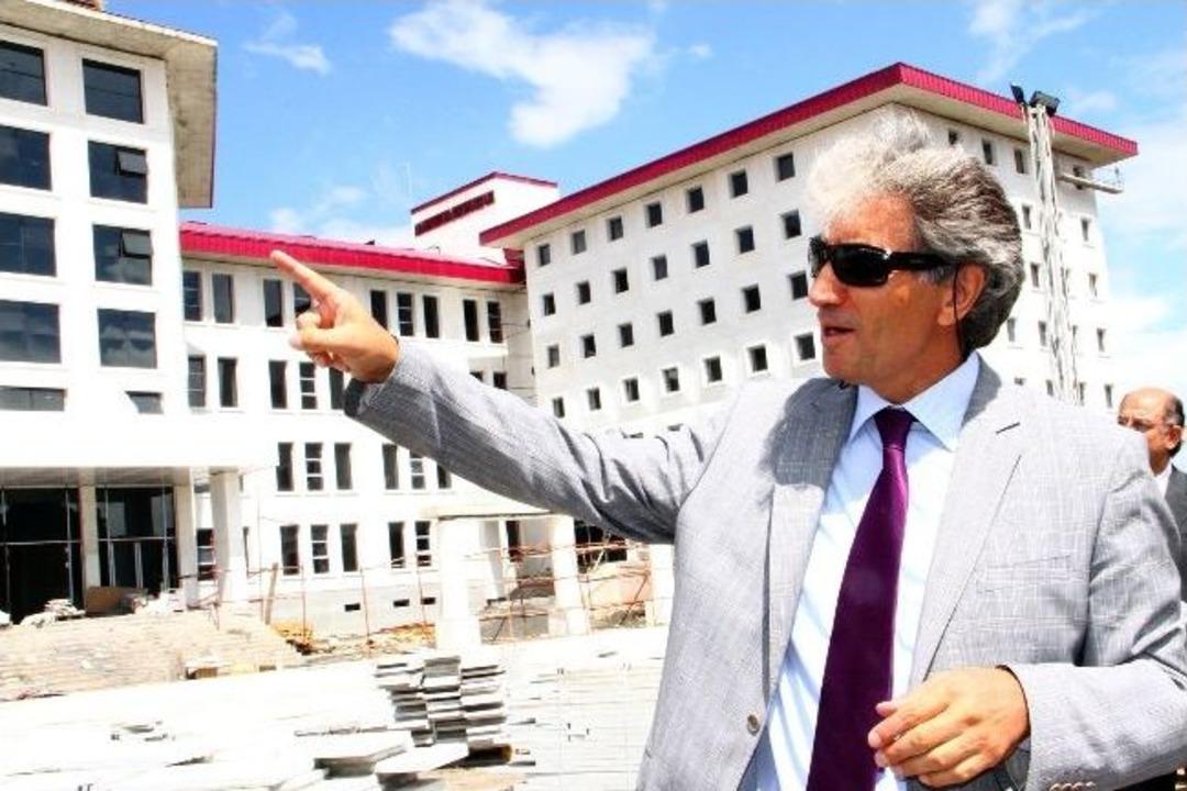 Rekt&ouml;r Korkmaz Yeni Yerleşkede İlk Dersi Basın Mensuplarına Verdi