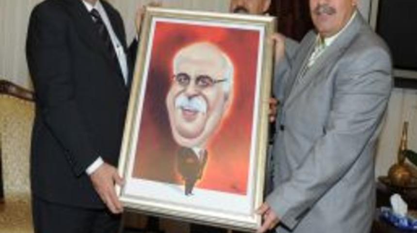 Bakan Avcı&rsquo;ya Karikat&uuml;r S&uuml;rprizi