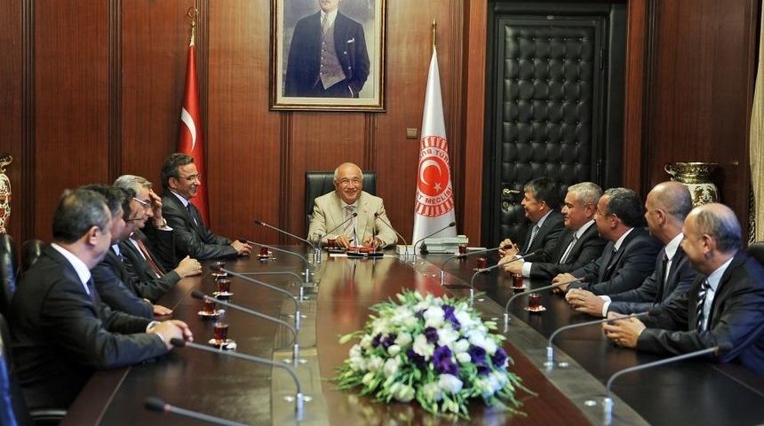 TBMM Başkanı &Ccedil;i&ccedil;ek Işadamlarını Kabul Etti