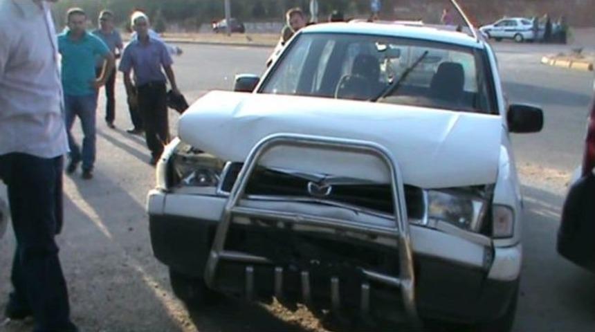 Uşak&rsquo;ta 6 Ara&ccedil; Birbirine Girdi; 2 Yaralı