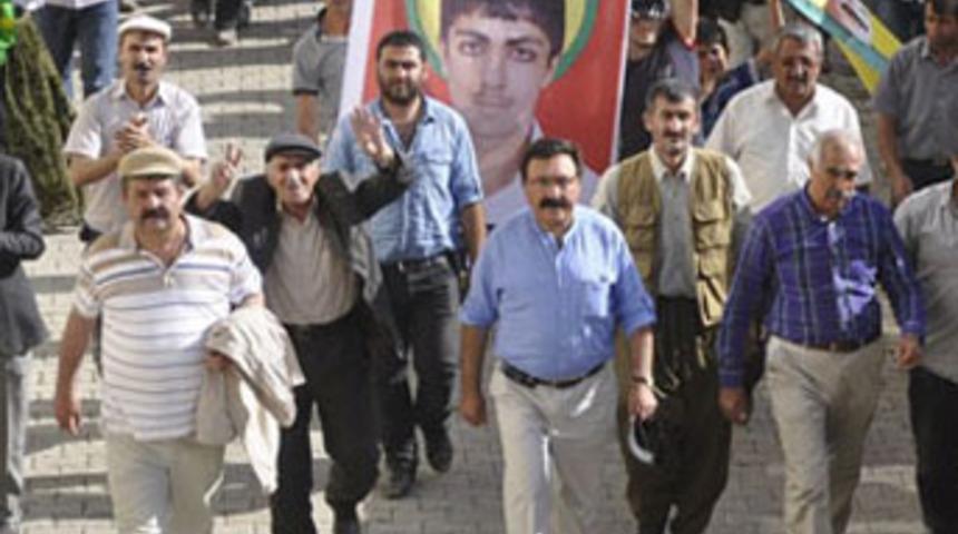 BDP'lilere PKK'lı cesedi teslim ettiler