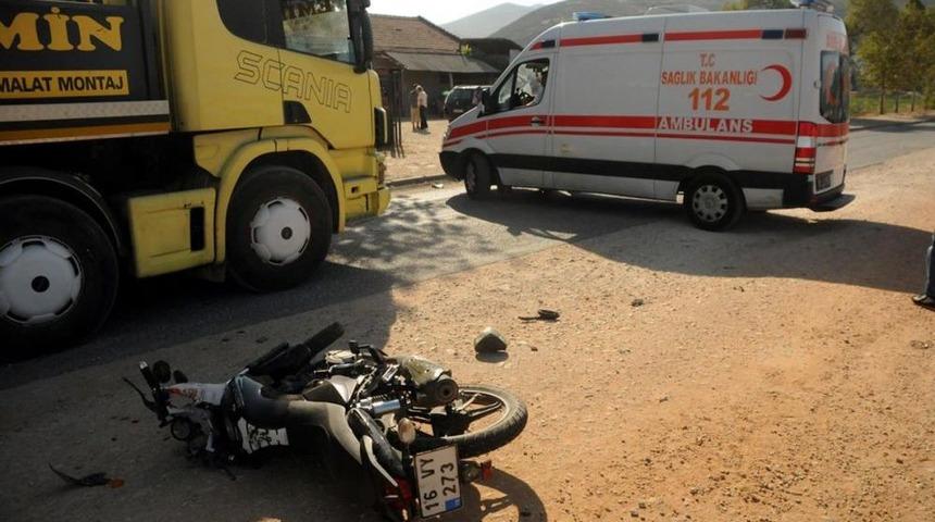 Organgazi'de Motosiklet, Kamyona &Ccedil;arptı: 1 Yaralı