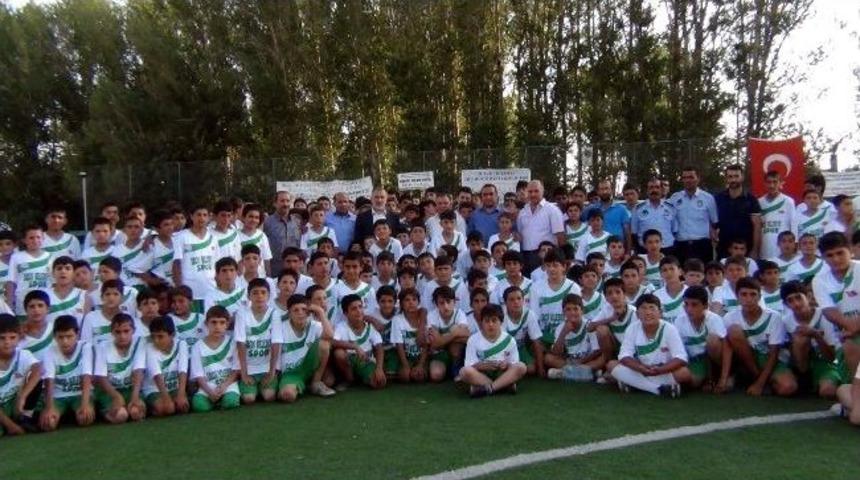 Erciş Belediyesi Bu Kez &Ccedil;ocukları Sevindirdi