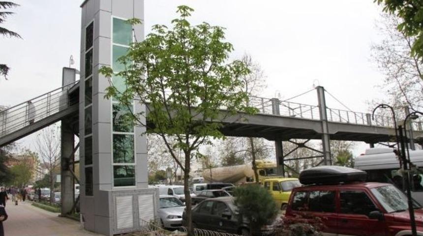 Ak&ccedil;aabat'ta Engelli &Uuml;st Ge&ccedil;it Asans&ouml;r&uuml; A&ccedil;ıldı