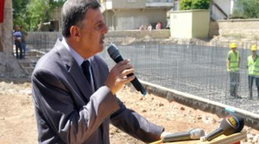 Pakdil: Kimyasal Silah Kullanan Suriye, Mısır Darbesinden Cesaret Buldu