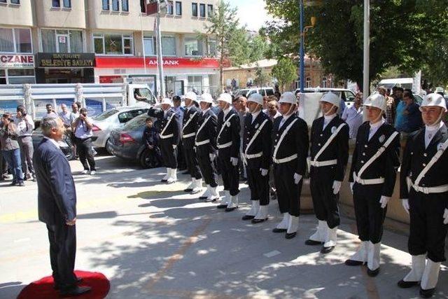 Bayburt Valisi Ünlüer, Görevine Başladı