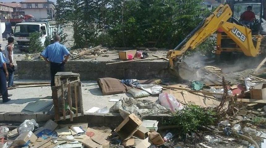 Antakya&rsquo;da Dilencilerin &Ccedil;adırları S&ouml;k&uuml;ld&uuml;