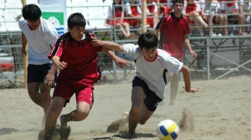 Fo&ccedil;a&rsquo;da Plaj Futbolu Heyecanı Yaşanacak