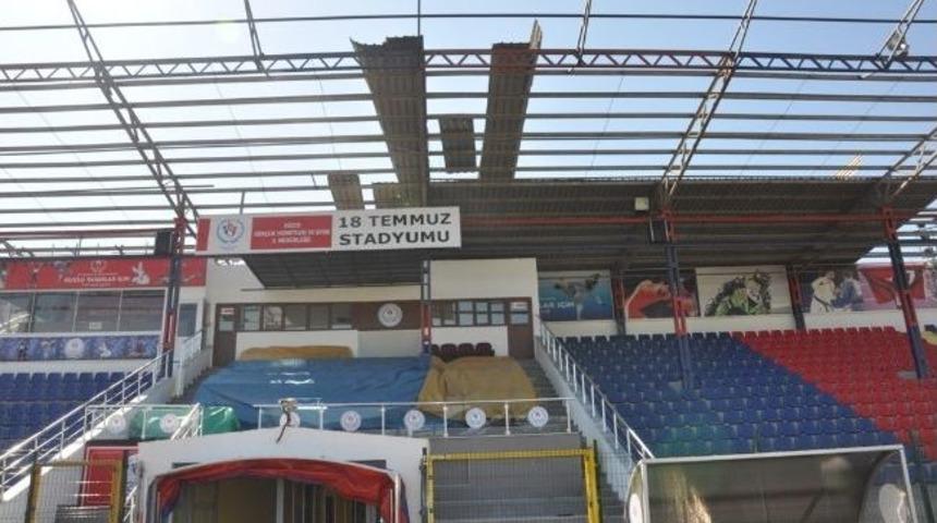 D&uuml;zce 18 Temmuz Stadyumu &Ccedil;atısı Değişiyor