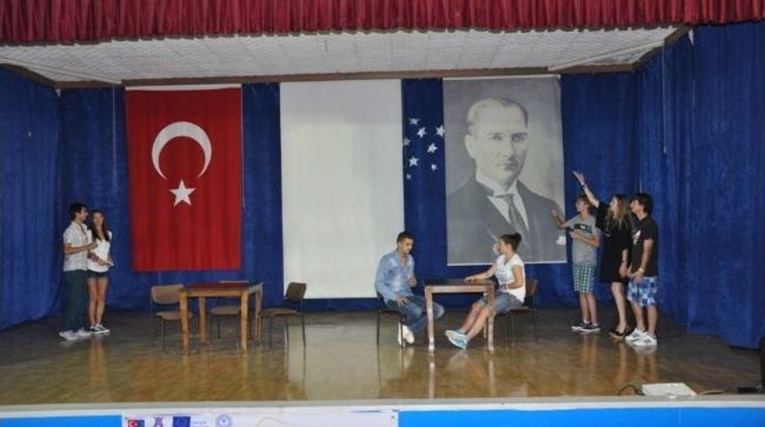 Avrupalı Gen&ccedil;lerden Sessiz Tiyatro