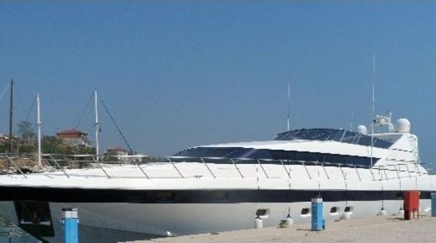 G&uuml;mr&uuml;k Ekiplerinden Ka&ccedil;ak Yat Operasyonu