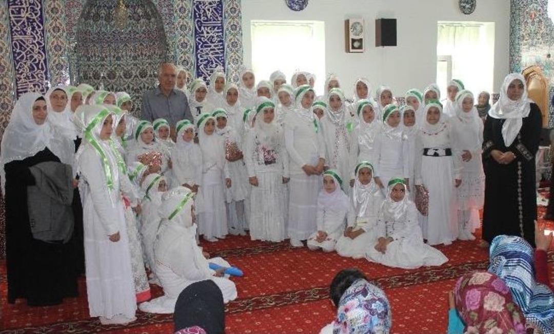 Kumluk Kız Kur'an Kursu'nda Hatim Heyecanı