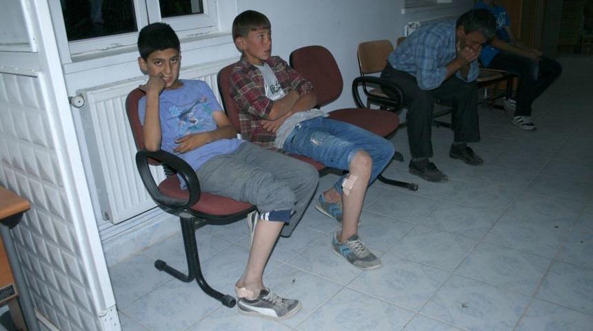 Karpuz tarlasında n&ouml;bet tutan &ccedil;ift&ccedil;i, 4 &ccedil;ocuğu &ccedil;akal diye vurdu