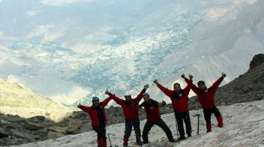 Batıdan Gelen Dağcılar Cilo-sat Dağları&rsquo;na Tırmandı